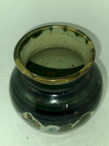 petit vase en gres signature à identifier en bon etat