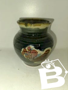 petit vase en gres signature à identifier en bon etat
