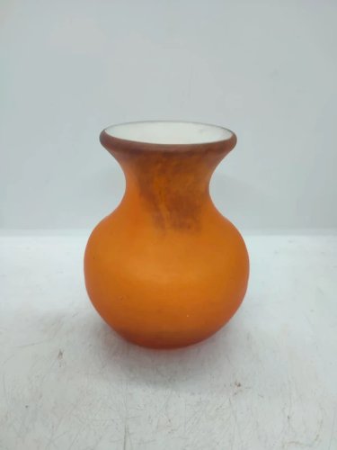 petit vase en pate de verre boule signé Gabriel Milesi en bon etat