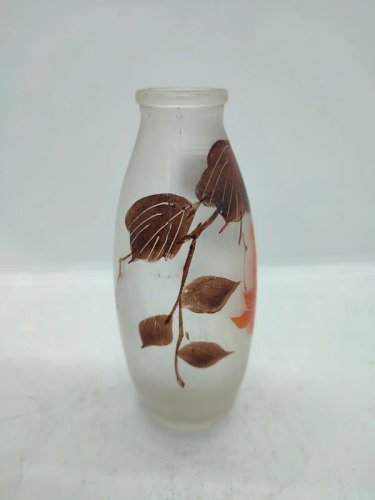 petit vase en verre moulé peint à decor floral  premiere partie du 20 eme siecle  JOMA en bon etat