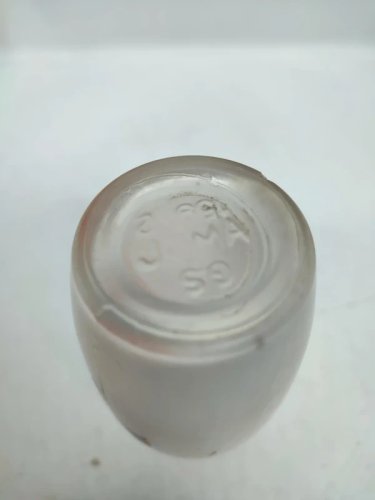 petit vase en verre moulé peint à decor floral  premiere partie du 20 eme siecle  JOMA en bon etat