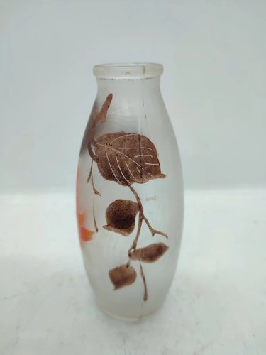 petit vase en verre moulé peint à decor floral  premiere partie du 20 eme siecle  JOMA en bon etat