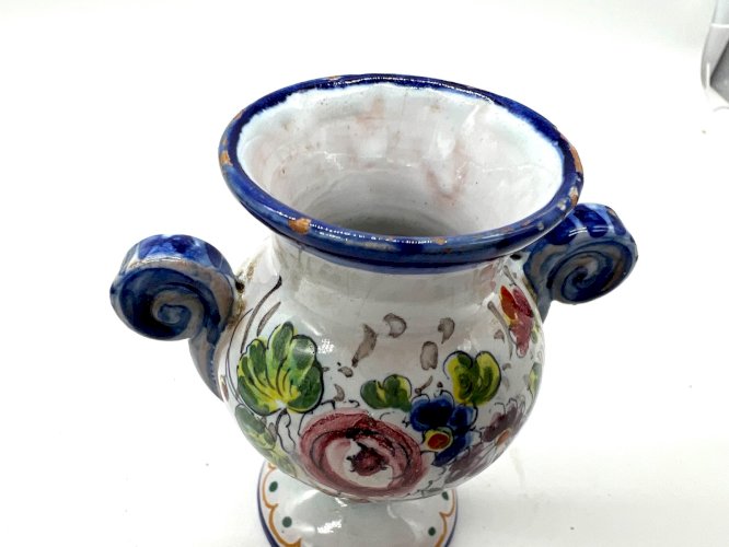 Petit vase faïence Nevers signé F. Cottard décor floral papillon XIXe antique