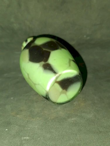 petit vase flacon en pate de verre vert et noir année 30 art deco en bon etat