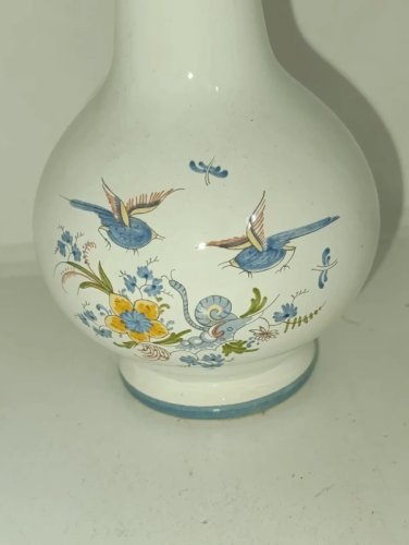 petit Vase signe Poterie à la chapelle des pots à decor animalier et floral en bon etat