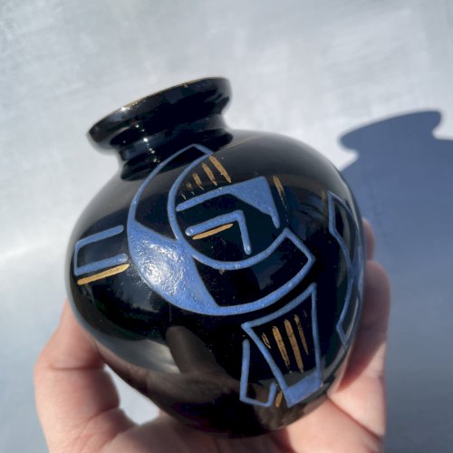 Petit vase verre opaline noire ou hyalite décor art déco signé D'ARGYL