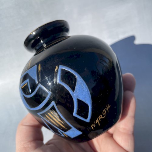 Petit vase verre opaline noire ou hyalite décor art déco signé D'ARGYL