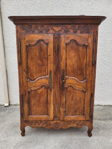 PETITE ARMOIRE 2 PORTES LOUIS XV EN NOYER DU XIX ème SIECLE