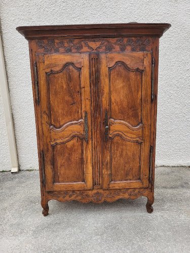 PETITE ARMOIRE 2 PORTES LOUIS XV EN NOYER DU XIX ème SIECLE