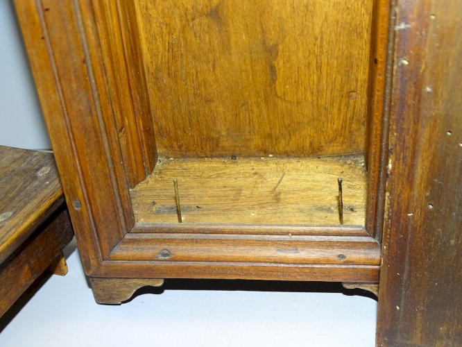 -PETITE ARMOIRE BOIS Fermée  PORTE MONTRE COEUR VERRE  COLLECTION DECO VITRINE D