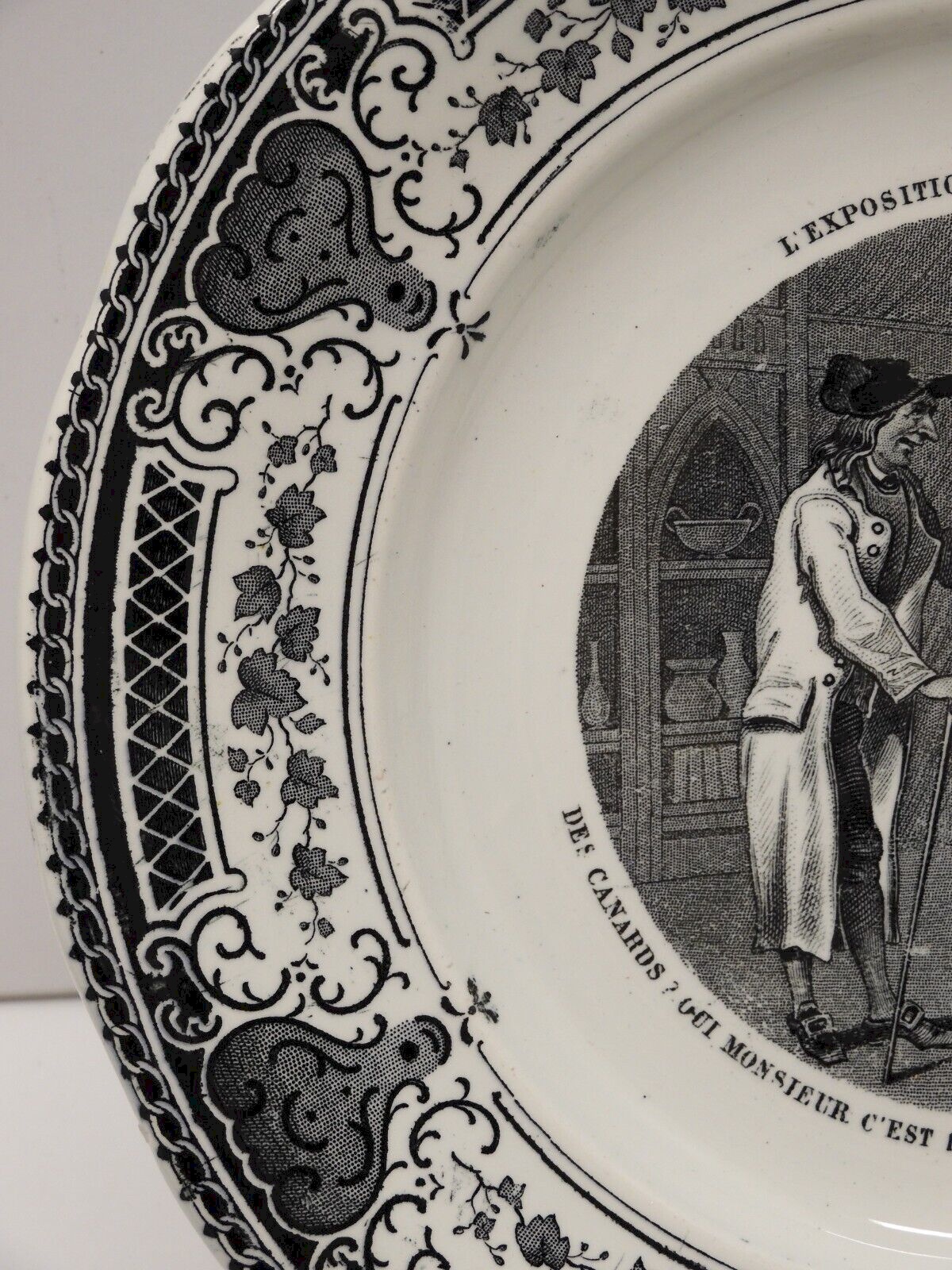 Assiette Ancienne Creil Et Montereau – Thème Ouverture De Chasse – Vers 1900 – Faïence Française