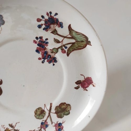 Petite assiette, Soutasse ancienne, Creil et Montereau, décor floral
