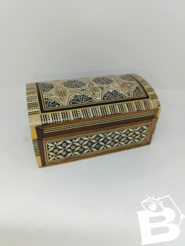 petite boite à bijoux ancienne maquette avec interieur tissu en bon etat