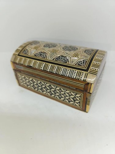 petite boite à bijoux ancienne maquette avec interieur tissu en bon etat