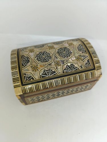 petite boite à bijoux ancienne maquette avec interieur tissu en bon etat
