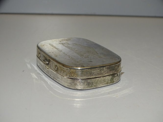 -PETITE BOITE ASSEMBLEE NATIONALE METAL ARGENTE NECCESSAIRE COUTURE COLLECTION