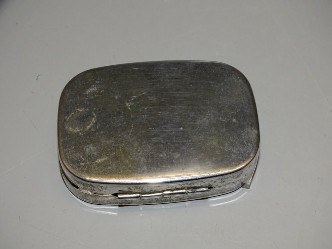 -PETITE BOITE ASSEMBLEE NATIONALE METAL ARGENTE NECCESSAIRE COUTURE COLLECTION