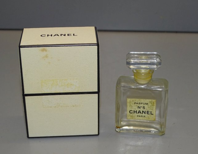 -PETITE BOITE AVEC FLACON MINIATURE PARFUM CHANEL N° 5 VIDE COLLECTION VITRINE D