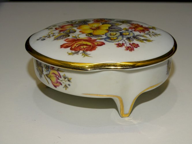 - PETITE BOITE BONBONNIERE BOITE à BIJOUX PORCELAINE LIMOGES décor fleuri  D