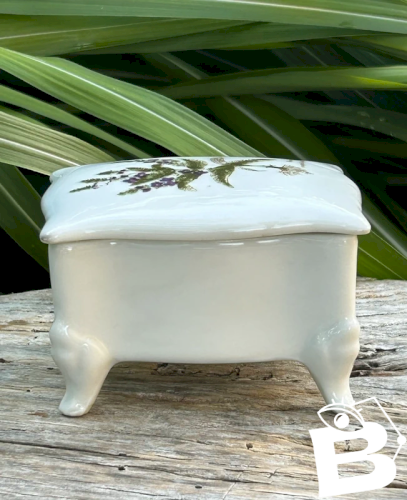 Petite boîte en porcelaine motif botanique