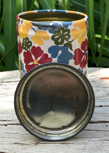 Petite boîte métallique vintage