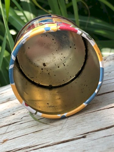 Petite boîte métallique vintage