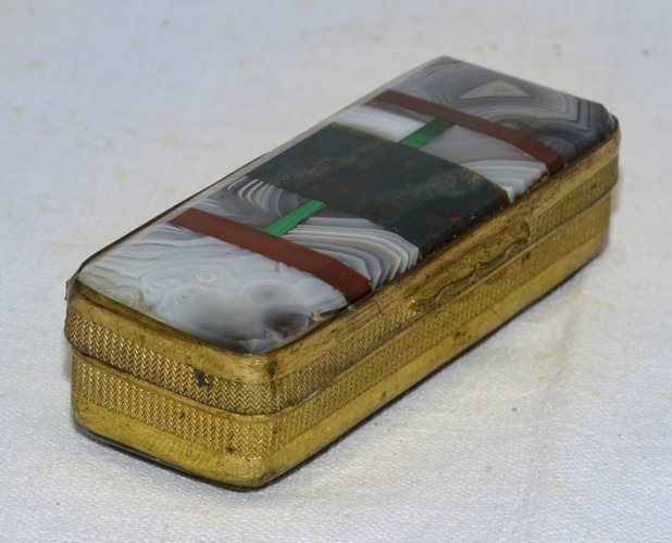 -PETITE BOITE TABATIERE PYROGENE COUVERCLE MARQUETERIE D'AGATE TOUR LAITON XIX