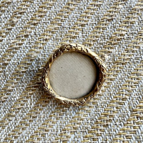 Petite broche ancienne plaqué or De la marque FIX pour photo Unisex vers 1900