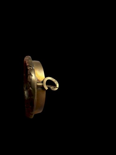 Petite broche ancienne plaqué or De la marque FIX pour photo Unisex vers 1900