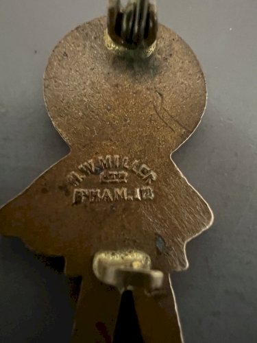 Petite Broche Ancienne Publicitaire Vintage UK Vers 1950  Émaillé Tennis- Golden