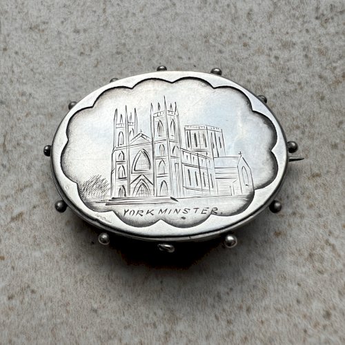Petite Broche Argent Massif Unisex Souvenir Xixe Siècle Ancienne York Minster