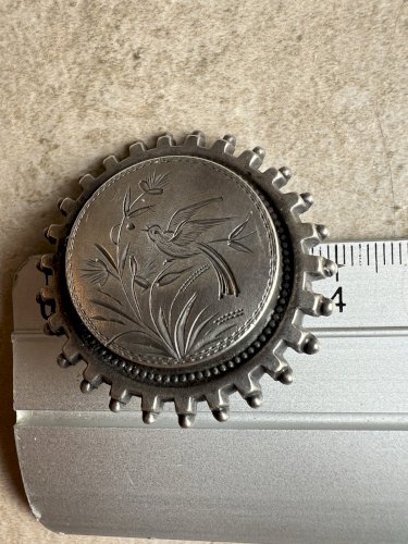 Petite Broche Argent Massif Unisex Xixe Siècle Ancienne Oiseau Gravé Romantique