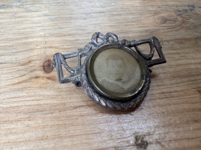 Petite Broche Photo Ancienne En Laiton