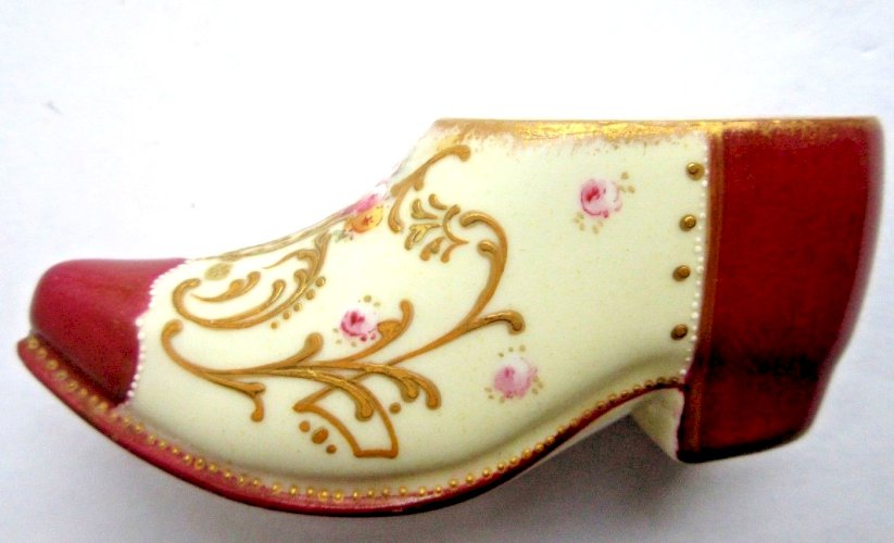 Petite chaussure Art Déco, Sabot rose et Or, soulier en porcelaine peinte