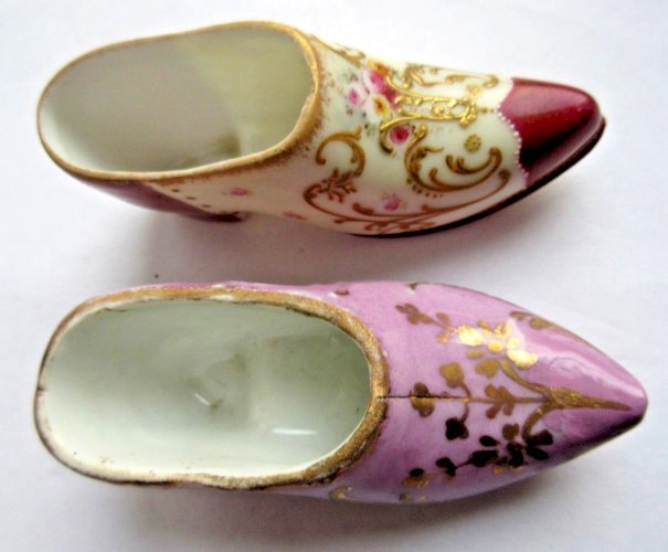 Petite chaussure Art Déco, Sabot rose et Or, soulier en porcelaine peinte