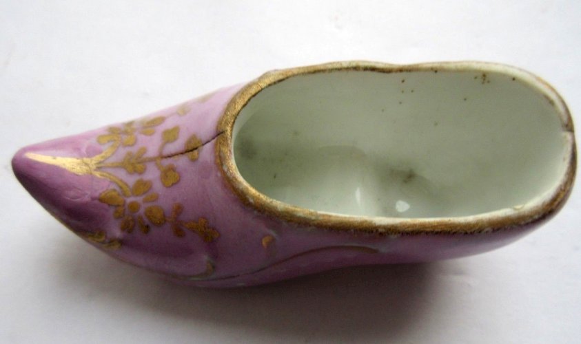 Petite chaussure Art Déco, Sabot rose et Or, soulier en porcelaine peinte