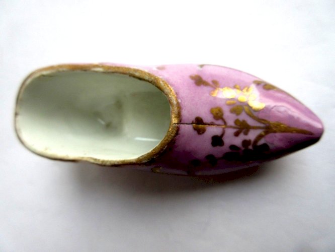 Petite chaussure Art Déco, Sabot rose et Or, soulier en porcelaine peinte