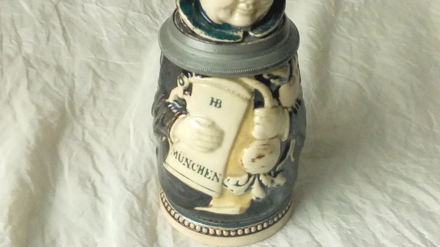 PETITE CHOPE ALLEMANDE MOINE MUNCHEN GESETZLICH*