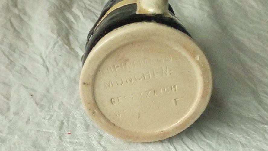 PETITE CHOPE ALLEMANDE MOINE MUNCHEN GESETZLICH*