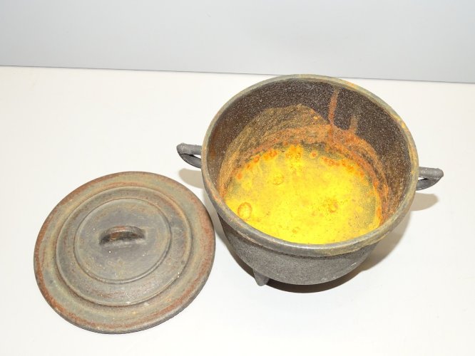 -PETITE COCOTTE EN FONTE LE CAPUCIN SANS SA ANSE COLLECTION DECO CUISINE    D