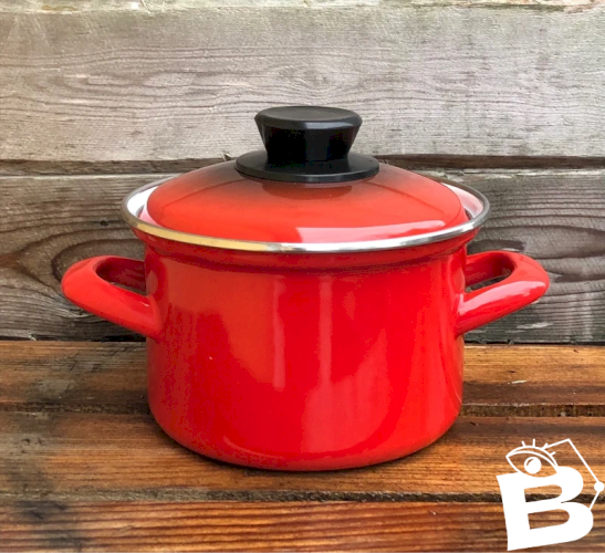 Petite cocotte rouge émaillée