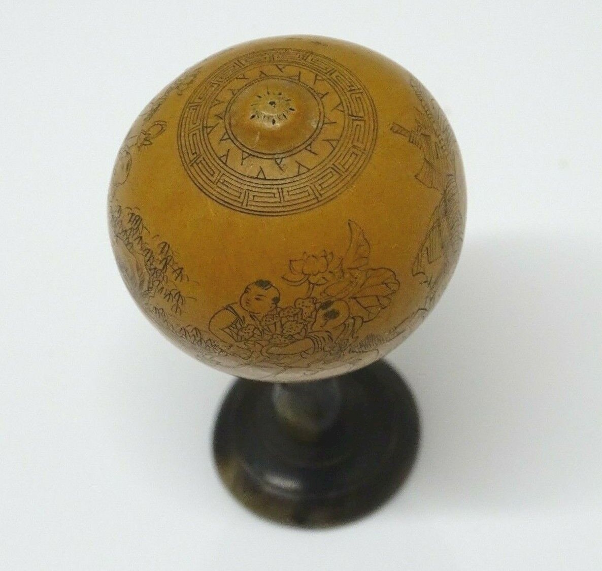 Broche Vintage En Forme De Cœur - Couleur Or, Corne Gravée Et Cristaux - Référence B746, Bon état