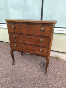 Petite Commode De Style Louis XVI En Marqueterie Vers 1930/1950