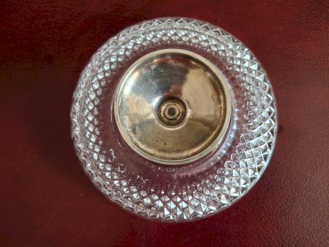 Petite coupe de service en cristal sur piédouche en argent 800 / 1000 diamètre 14,8 cm hauteur 6 cm