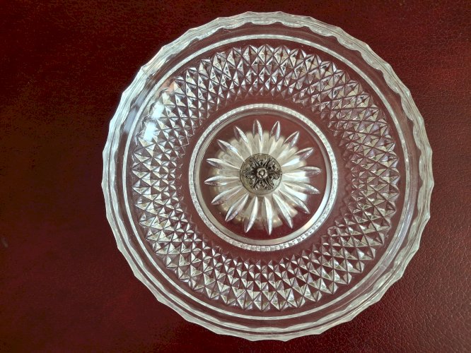 Petite coupe de service en cristal sur piédouche en argent 800 / 1000 diamètre 14,8 cm hauteur 6 cm