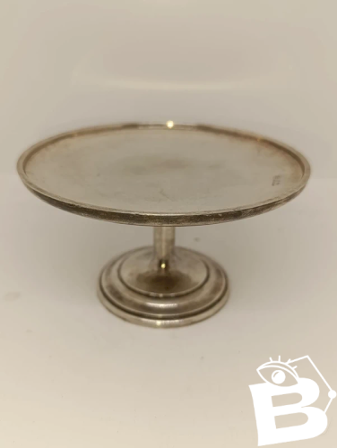 petite coupe sur pied de presentation signée Sambonet en bon etat