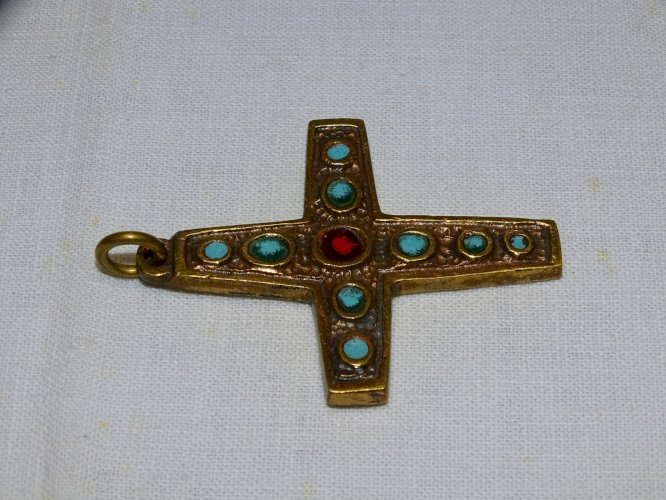 - PETITE CROIX PECTORALE BRONZE DOMINIQUE PIECHAUD avec émail Bleu & Rouge    D