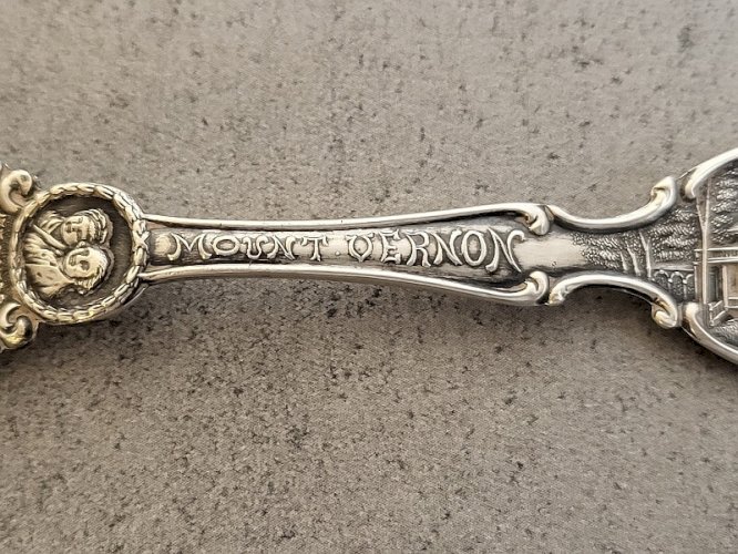 PETITE CUILLERE SOUVENIR MONT VERNON STERLING 925  USA argent massif