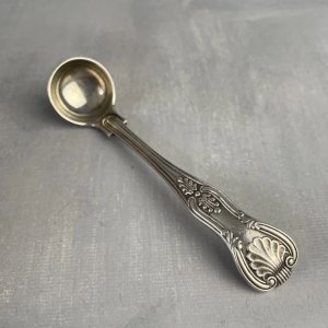 Little spoon 19th century English silver lion passant hallmark Robert Garrard II
