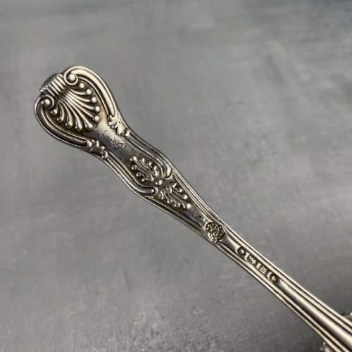 Petite cuillère XIXe argent anglais poinçon lion passant Robert Garrard II